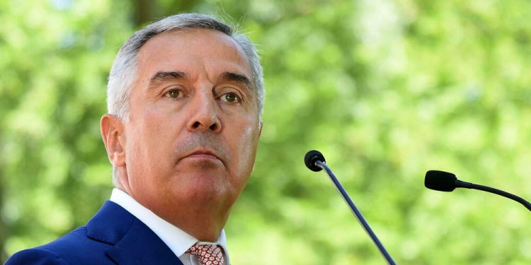 DF skuplja potpise za inicijativu za razrješenje Đukanovića