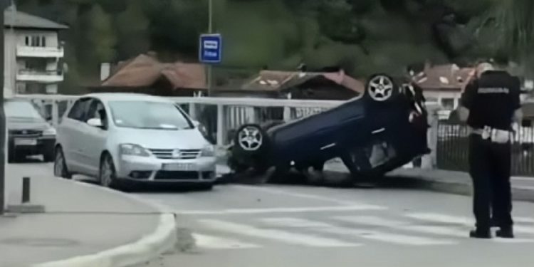 Sandžak: Automobil nekim “čudom” završio na krovu