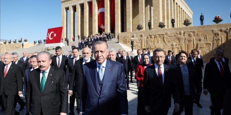 Dan Republike u Turkiye: Erdogan predvodio delegaciju u posjeti Anitkabiru
