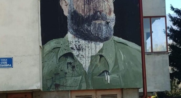 U Foči crnoj bojom išaran mural osuđenog ratnog zločinca Draže Mihailovića