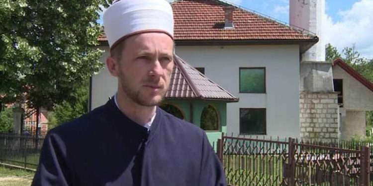 OVO IMA SAMO U BOSNI: EFENDIJA POZDRAVIO SA “SELAM”, A OKUPLJENI SRBI GA IZNENADILI ODGOVOROM