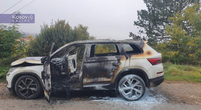 (VIDEO) U Leposaviću noćas izgoreo džip u vlasništvu lokalnog privrednika
