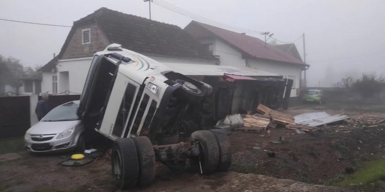 KAMION IM PROBIO U KUĆU: UZEO SAM DJECU I BJEŽAO, MA UŽAS