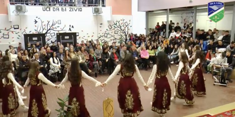 (VIDEO) Srednje škole u Tutinu obilježile 20. novembar – Dan Sandžaka