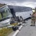 Teška saobraćajna nesreća: Jedna osoba je smrtno stradala u sudaru auta, kamiona i autobusa