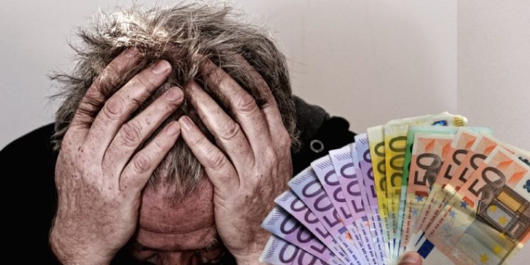 DIJASPORCA PREVARILA FAMILIJA: SVAKI MJESEC MI KUKAJU FALI IM ZA RAČUNA, A TRI PUTA ODOŠE NA MORE