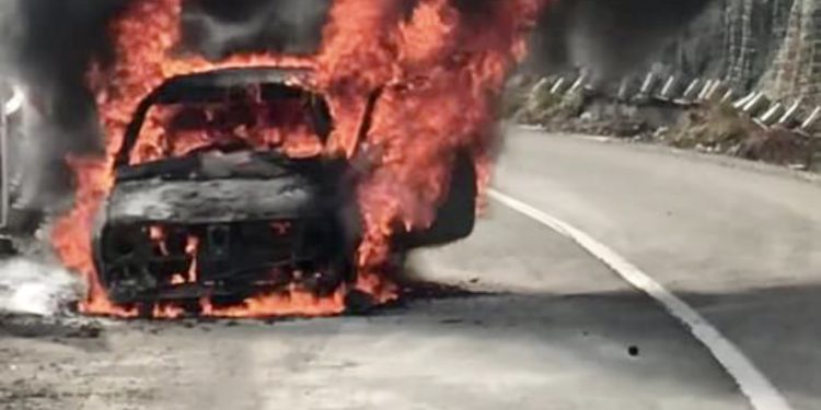 (VIDEO) IZGORJELO AUTO IZMEĐU PUNKTOVA SRBIJE I CRNE GORE