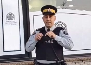 (VIDEO) U gradu Calgary u Kanadi, policajac u uniformi proučio ezan. Poslušajte lijepo učenje ezana i oduševljenje prisutnih