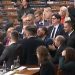 (VIDEO) Sukob u Skupštini Srbije, poslanici čupali revere jedni drugima