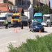 PIJAN SEO U KOLA I ZAKUCAO SE U VOZILO – Direktan sudar u Novom Pazaru, povrijeđena žena