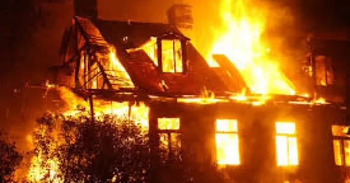 Stradala starija osoba u požaru u Suhom Dolu