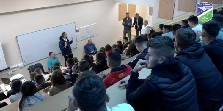 (VIDEO) Tribina “Um na drum” predstavljena srednjoškolcima u Tutinu