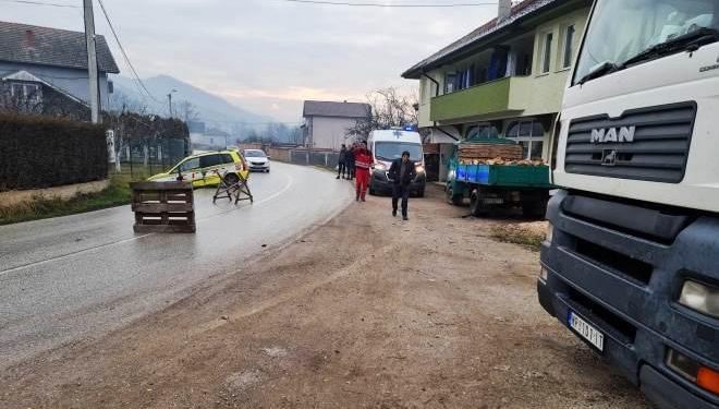 (VIDEO) Još jedan udes kod škole u Požegi, đaci i pješaci ugroženi