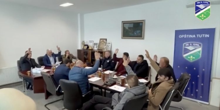 (VIDEO) UKINUTA VANREDNA SITUACIJA U TUTINU