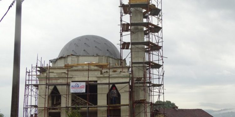 Koliko ostavite novca po kladionicama, kafanama, koridama, mogli biste fin broj fabrika da napravite!