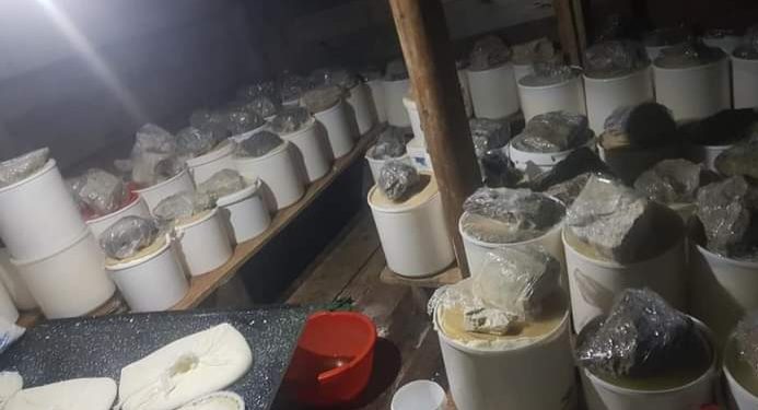 (FOTO) Đerekare: Porodica Ademović pravi jedan od najljepših sireva na Pešteri