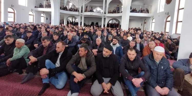 Veliki broj Tutinaca ispratio svoje sugrađane Šahmana Nasufovića i Adema Etemovića