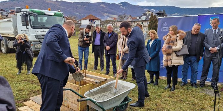 (VIDEO) POLOŽEN KAMEN TEMELJAC ZA DOM STARIH U PLAVU