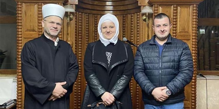 SANDRA NAKON JACIJE PRIMILA ISLAM I JAVNO OBZNANILA SVJEDOČANSTVO DA JE ALLAH BOG