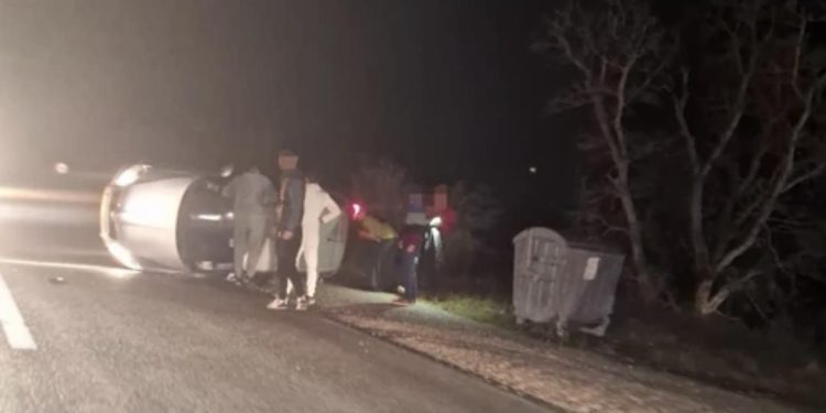 Sandžak: Teška nesreća, auto sletio sa puta i prevrnuo se (FOTO)
