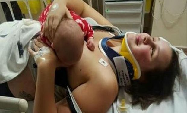 SCENA KOJA RUŠI SVE NA INTERNETU: Mama doji bebu nakon saobraćajne nesreće