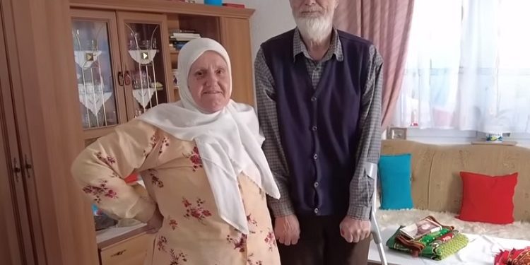 (VIDEO) “Ja sam ti se udala radi televizora i svjetla”: Priča o bračnom paru Hasinčić koja će vas nasmijati i rasplakati