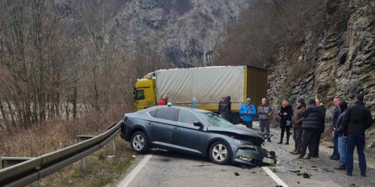 Sandžak: U čeonom sudaru putničkog vozila i kamiona kod Bistrice povrijeđeno više lica