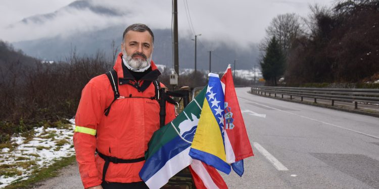 (VIDEO) Enver Beganović na putu ka Meki stigao do Rudog: Budući hadžija prepješačio 1.500 kilometara