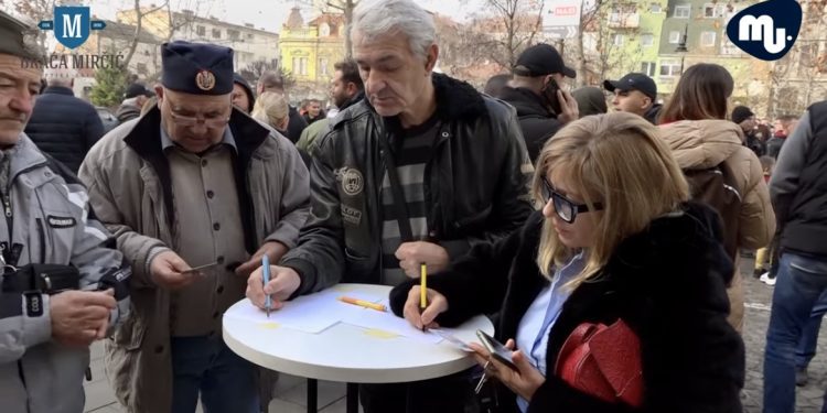(VIDEO) Mladenovac: Građani protestvovali protiv izgradnje džamije