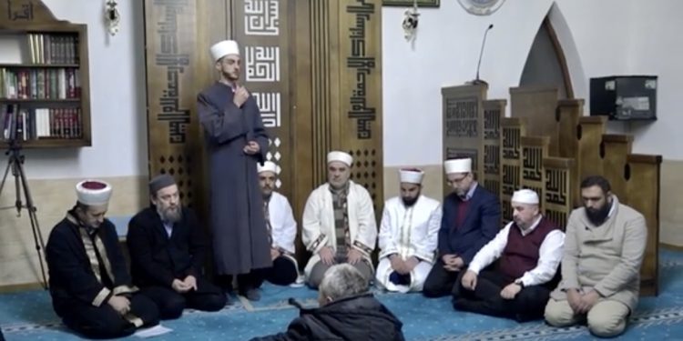 (VIDEO) Tutin: U Ćatovskoj džamiji obilježena noć Lejletu-r-regaib