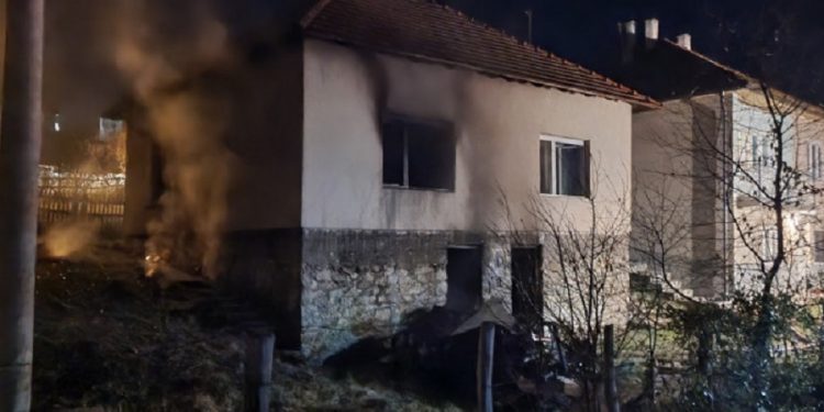 HAOS U BH. GRADU: ZAPALIO KUĆU BRATU I ZAVRŠIO NA NEUROPSIHIJATRIJI
