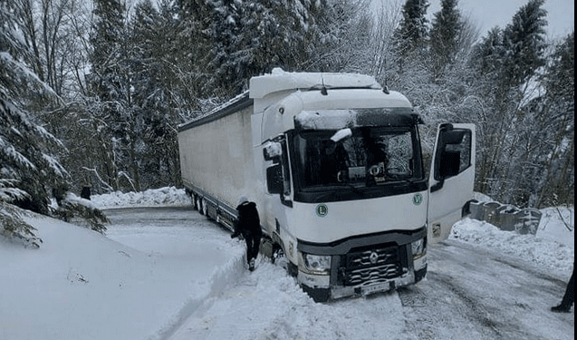 PRIČA VRIJEDNA PAŽNJE: TURSKOG VOZAČA KOJI JE OSTAO ZAROBLJEN U SNIJEGU NA PONIJERIMA, UGOSTILA JEDNA KAKANJSKA PORODICA