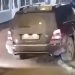 (VIDEO) NOVI PAZAR: DIJASPORAC PARKIRAO AUTO NA SRED ULICE TE IZAZVAO HAOS!