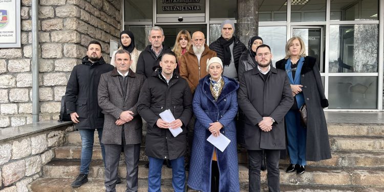 (VIDEO) Zatražena odgovornost gradske uprave i ostavka gradonačelnika Novog Pazara Nihada Biševca