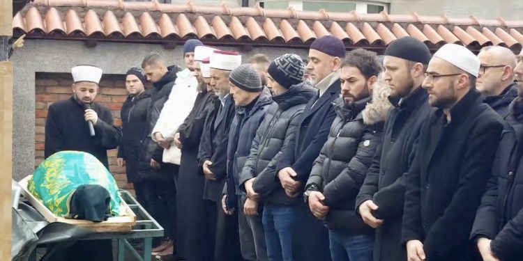 (VIDEO) Novi Pazar: Klanjana dženaza šehidu Ramizu Rožajcu koji stradao u poplavi