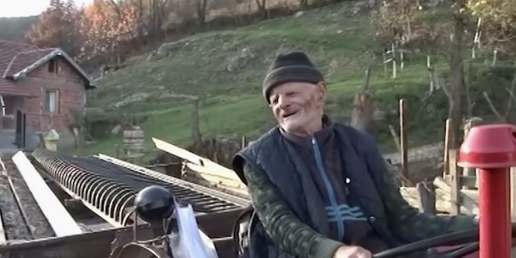 (VIDEO) Novi Pazar: Murat Koca iz Sitniča – Na traktoru do čaršije!