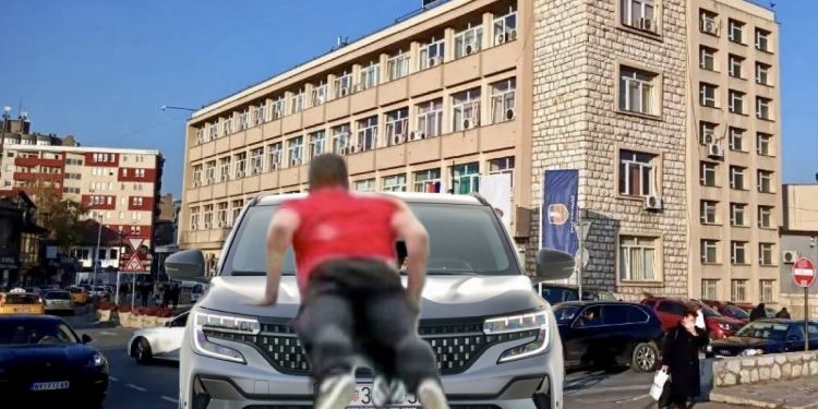 Udarili pješaka u centru Novog Pazara, pa ga potom pretukli