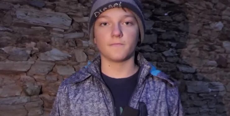 (VIDEO) Ibrahima (14) vršnjaci ismijavaju jer sam vodi brigu o svojoj majci i sestri: “Donesem kući para, šta treba kupiti – kupim i pametno ulažem”