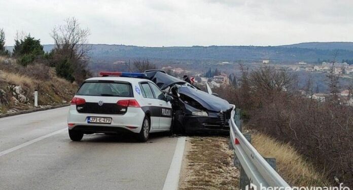 JEDNA OSOBA POGINULA, A TRI POLICAJCA POVRIJEĐENA U SAOBRAĆAJNOJ NESREĆI KOD MOSTARA