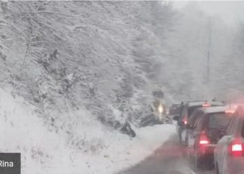 Sandžak: Auto sletio sa puta, snijeg napravo kolaps: Teška mehanzacija hito upućena na teren