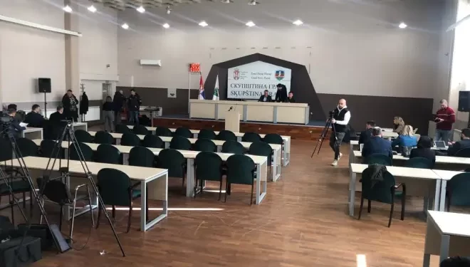 “Vlast” u Novom Pazaru nije došla na skupšinsku sjednicu, opozicija je optužila da bježi od odgovornosti