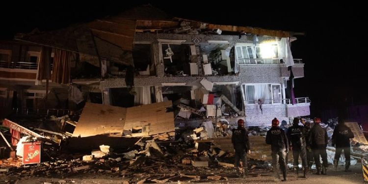 U novim zemljotresima u Turskoj stradale tri osobe, 213 povrijeđeno