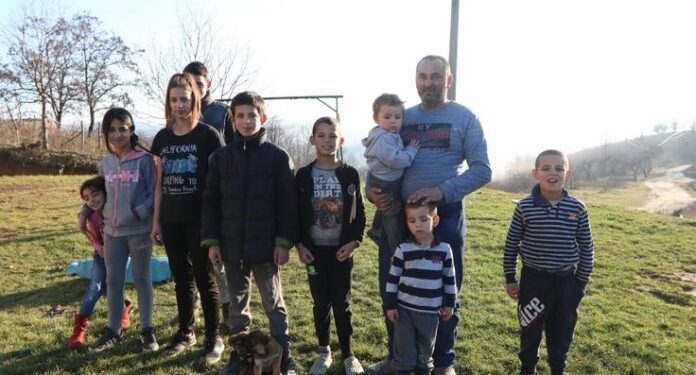 DOBILI 12 DJECE ZA 12 GODINA BRAKA: RADIMO OD JUTRA DO MRAKA, KUĆA JE NA KREDIT, ALI SE NE PREDAJEMO