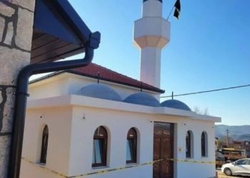 Općinske vlasti u Neumu zapečatile džamiju na koju je jučer postavljena munara