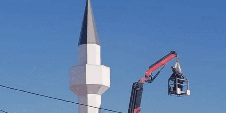 (FOTO) Postavljena munara na jedinoj džamiji u općini Neum