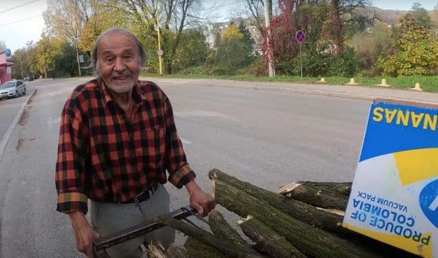 (VIDEO) Redžo u 81. godini svaki dan ide u šumu po drva