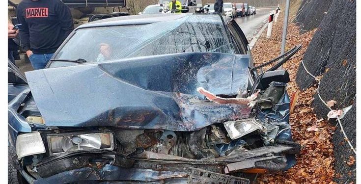 (VIDEO) Težak udes na putu Novi Pazar – Tutin, jedno lice prevezeno u Opštu bolnicu Novi Pazar