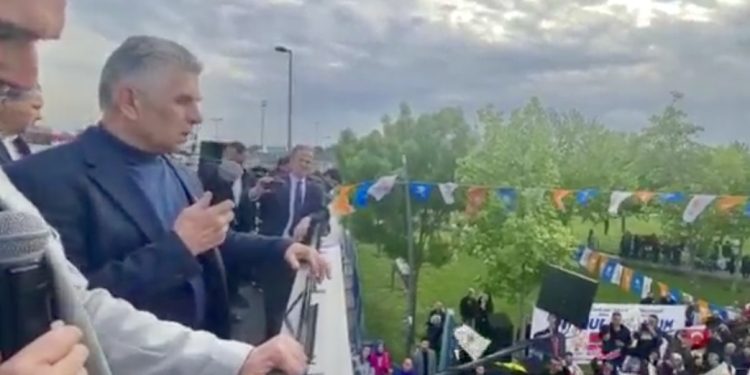 /VIDEO/ PENDIK: POGLEDAJTE OBRAĆANJE DOKTORA UGLJANINA OKUPLJENIM GRAĐANIMA
