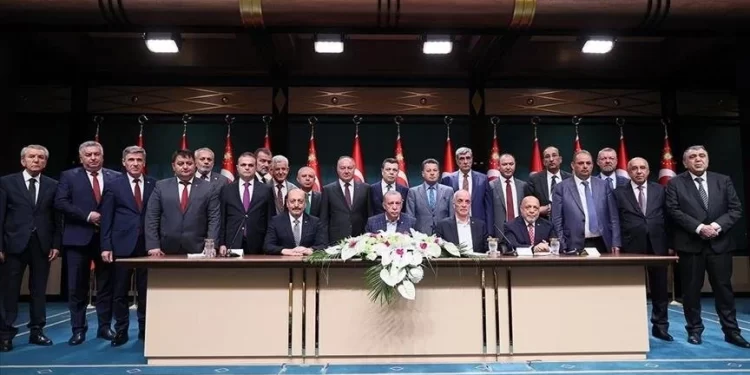 Erdogan najavio povećanje plata u javnom sektoru za 45 posto