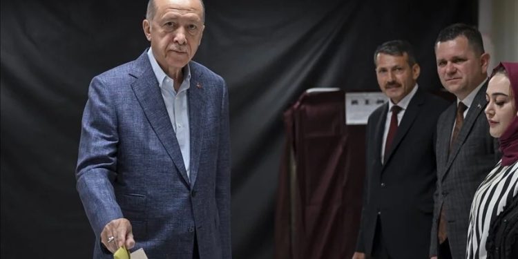 Erdogan glasao u Istanbulu: Pokažimo snagu turske demokratije